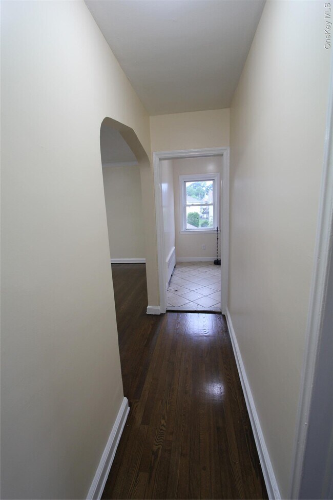 Building Photo - 215 Colonial Ave