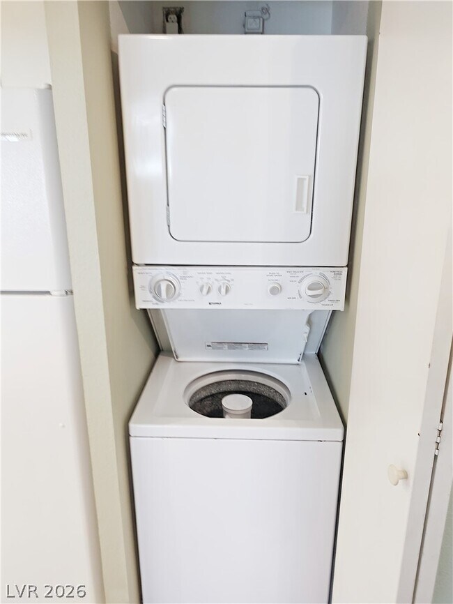 Building Photo - 5350 Rod Ct