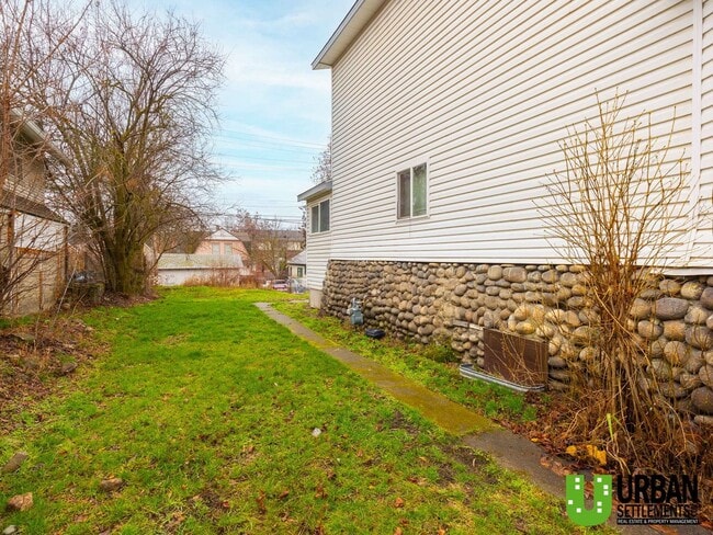 Building Photo - Downtown home for rent.