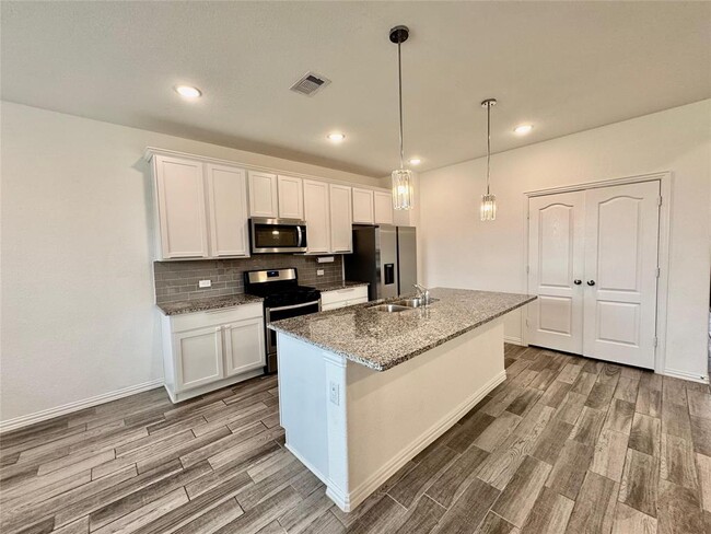 Building Photo - 31331 Whitfield Ct