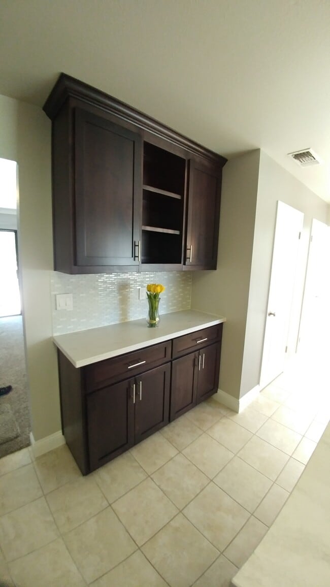 Building Photo - 552 Cimarron Dr