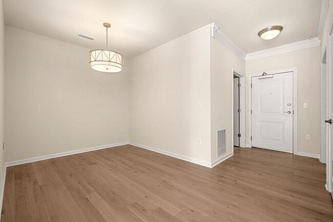 Building Photo - 2 Stratton Dr