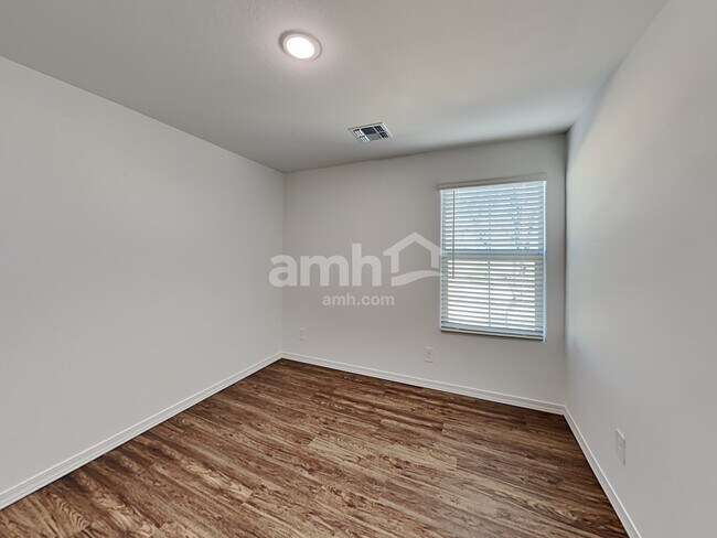 Building Photo - 779 S 150th Dr