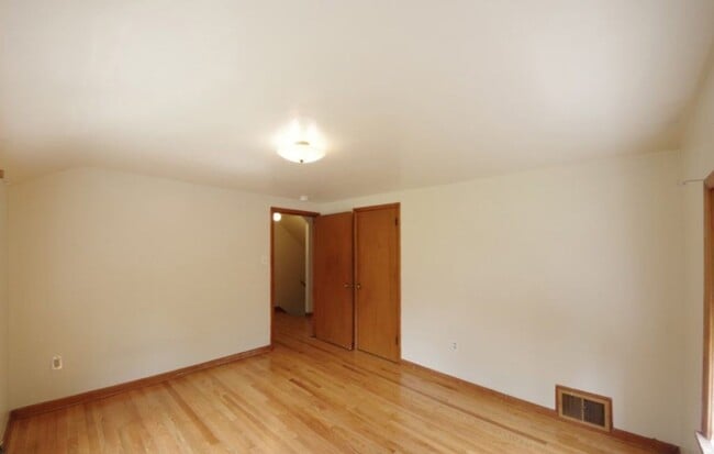 Building Photo - Sparks Street Duplex