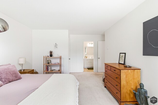 Building Photo - 5625 Green Valley Cir