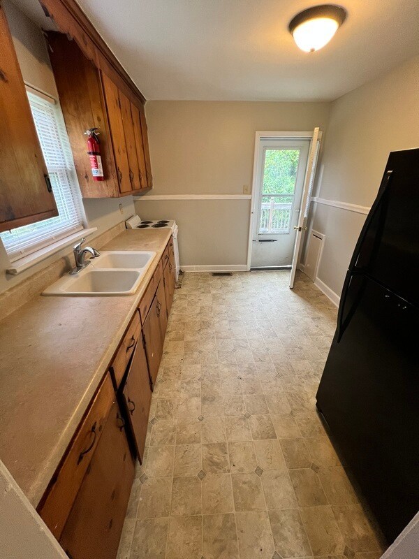 Building Photo - 2220 Martin Ave