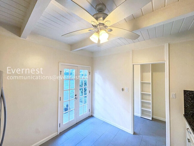 Building Photo - 537 Madison St