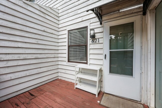Building Photo - 621 Idlewood Ln