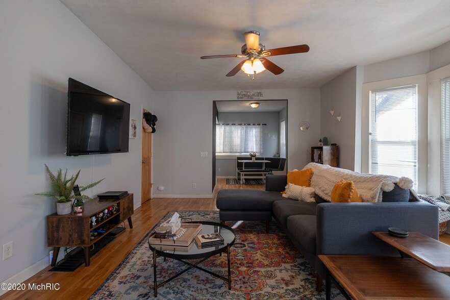 Building Photo - 416 5th St NW