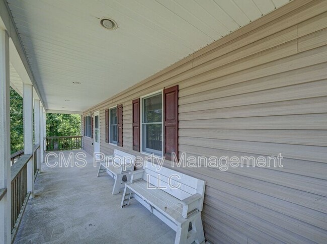 Building Photo - 756 Lakehurst Rd