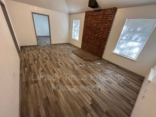 Building Photo - 7185 Retta Mansfield Rd