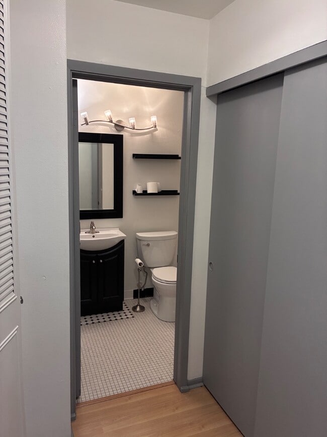 Building Photo - 2222 E Belleview Pl