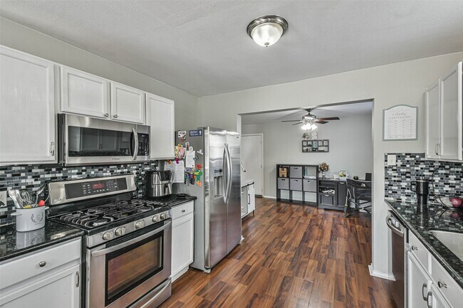 Building Photo - 11735 Pebble Sands Dr