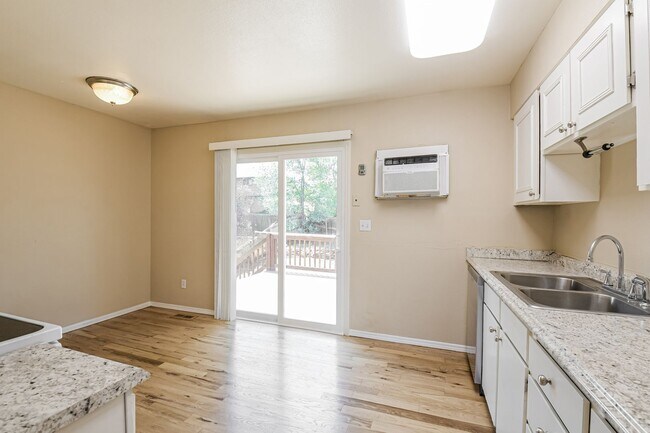 Building Photo - Hidden 3 bed/ 2 bath Gem in Morrison