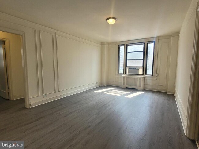 Building Photo - 2031 Locust St