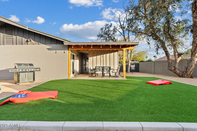 Building Photo - 1310 E Bishop Dr