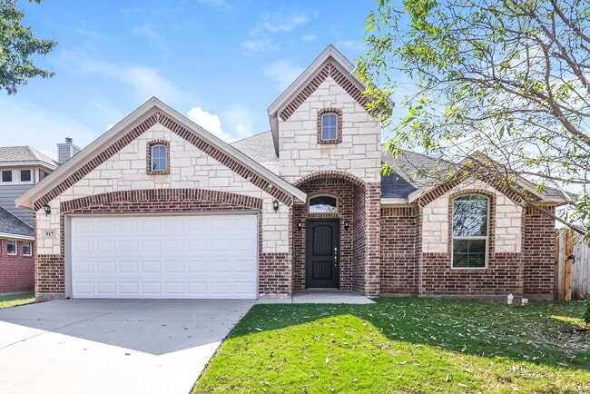 Building Photo - 917 Linden Dr