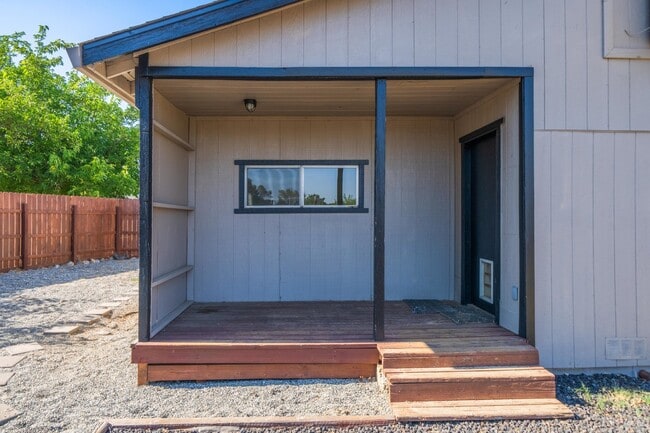 Building Photo - Adorable and clean country property locate...