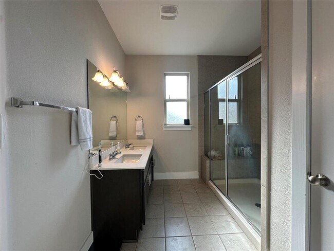 Building Photo - 8020 Annalise Dr