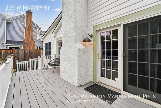 Building Photo - 239 W Market St-