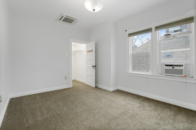 Building Photo - Starter Two Bedroom in Great Neighborhood - Low Deposit