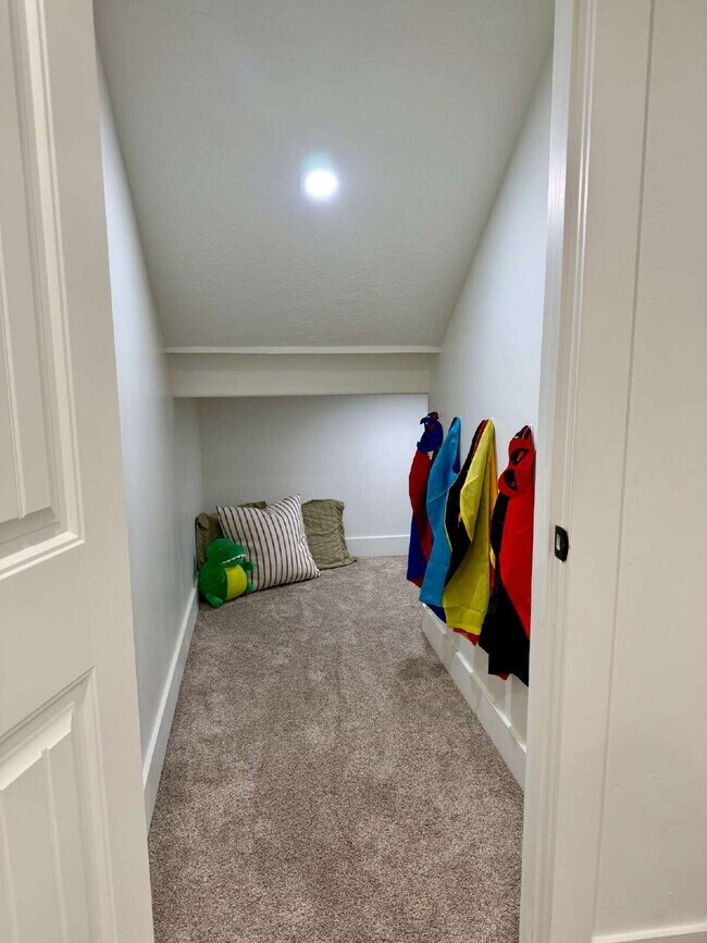 Building Photo - 623 S Jubilee Dr