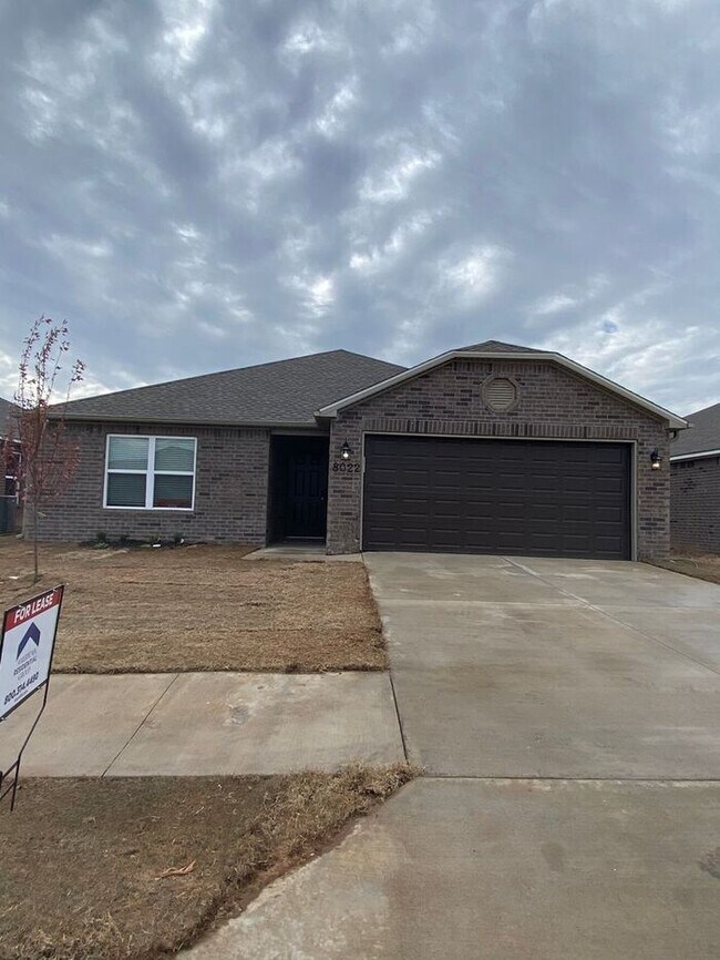*KICKOFF SPECIAL* Three Bedroom Two Bat... 8022 Dogwood Dr Fort