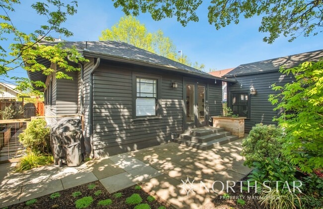 Building Photo - Beautifully Remodeled Classic Craftsman in Prime Portland Location