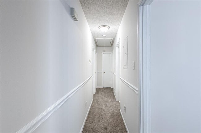 Building Photo - 1006 Hampton Ct NW