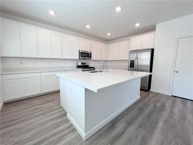 Building Photo - 2942 Gaffer Film St