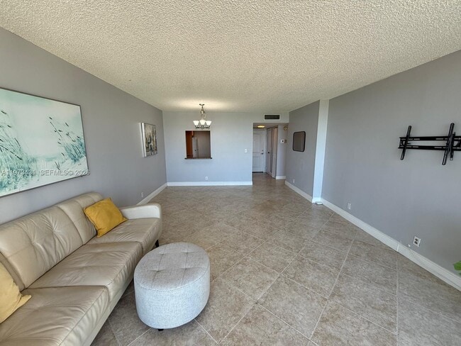 Building Photo - 100 Bayview Dr