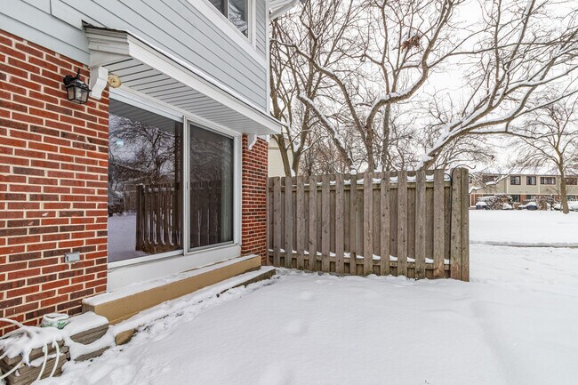 Building Photo - 416 Swallow Ln