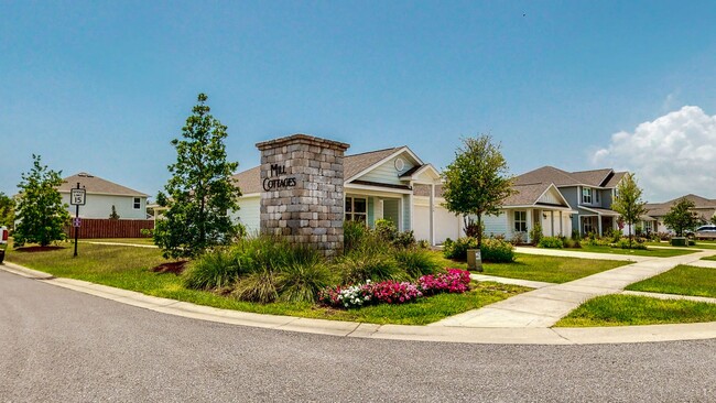 Building Photo - Coming Soon! 4 bed 2 bath home located in Hammock Bay!