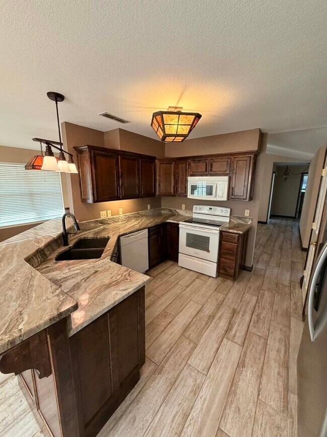 Building Photo - Beautiful Executive 3bd/2bath home in Joplin with fenced in yard / 2 car garage  and sunroom!!