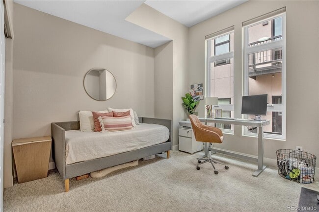 Building Photo - Spacious 3-Bed Townhouse with Finished Basement in Denver's Heart