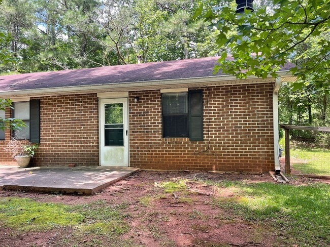 Primary Photo - 2 BR 1 BA Eastside Duplex! Available for m...