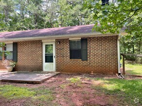 Building Photo - 2 BR 1 BA Eastside Duplex!