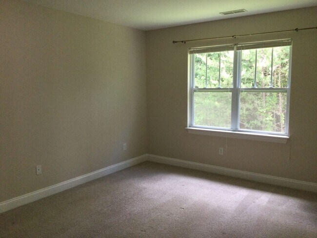 Building Photo - 3 Bedroom Townhouse in amazing location!