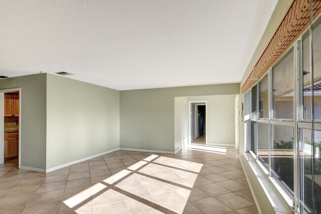 Building Photo - 1753 W Terrace Dr