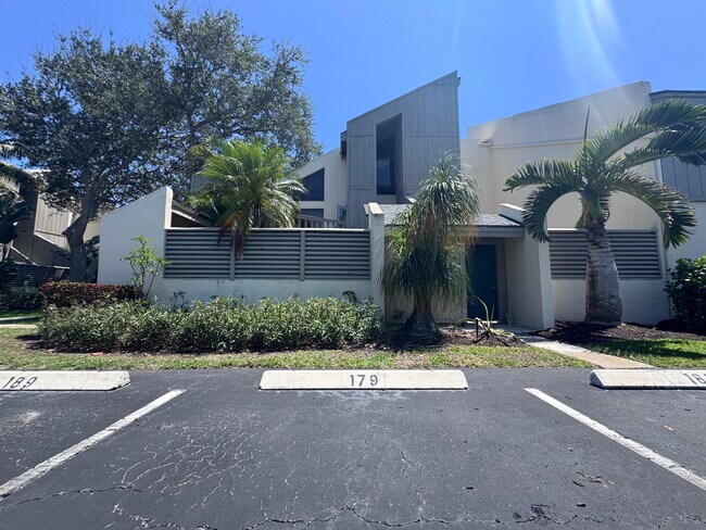 Building Photo - 1605 S US Hwy 1