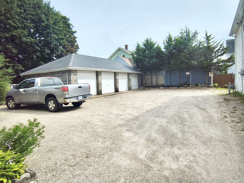 Building Photo - 48 Bentley St