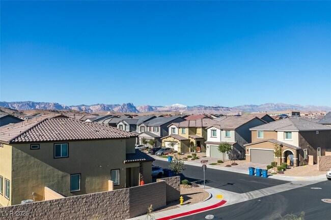 Building Photo - 10465 Saddle Mountain St