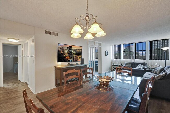 Building Photo - 2017 S Ocean Dr