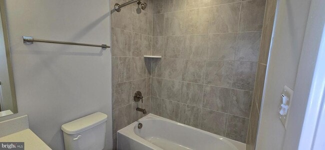 Building Photo - 2542 -A Verona Pl