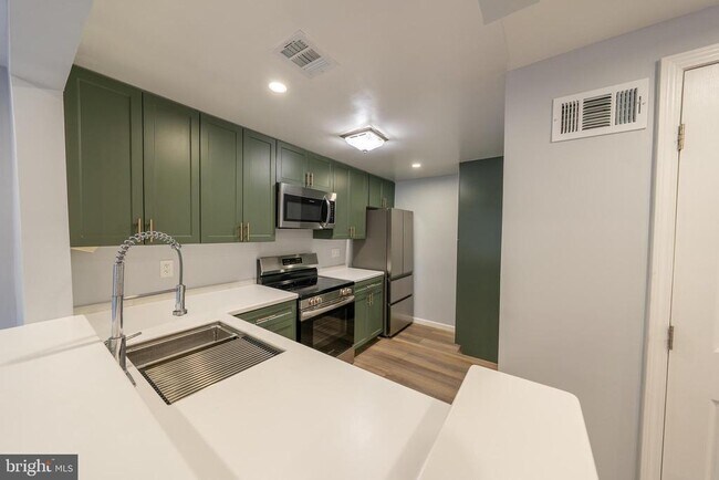 Building Photo - 9377 Chadburn Pl