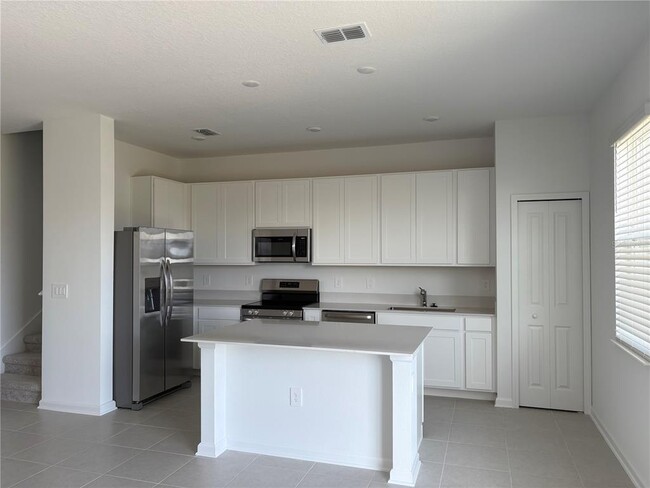 Building Photo - 2951 Savoir