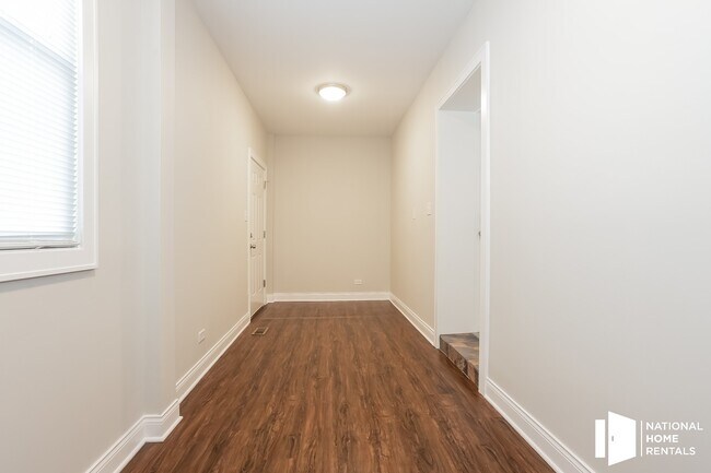 Building Photo - 2835 N Albany Ave