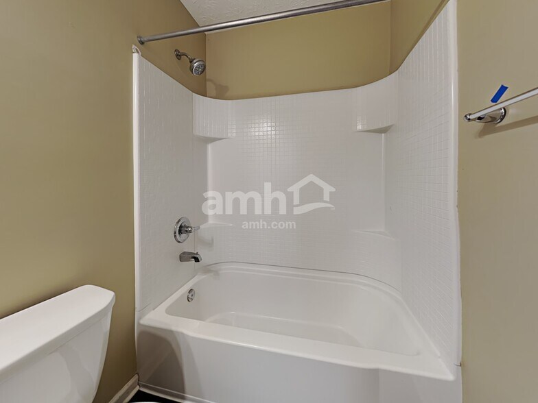 Building Photo - 5263 Summerset Dr