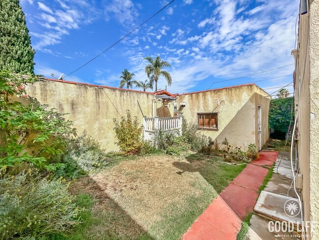 Building Photo - Beautiful 2B 1BA Home in University Height...