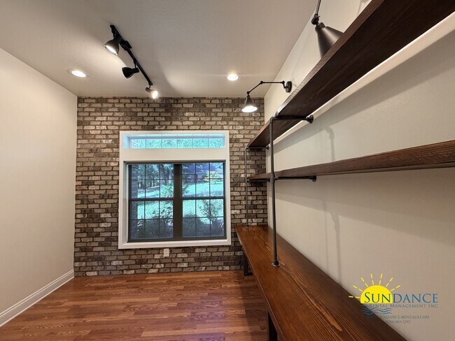 Building Photo - 213 Golf Course Dr
